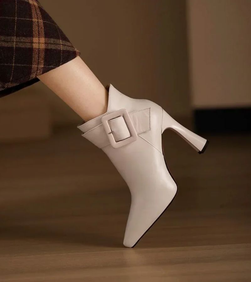 DELACROIX | Botines Signature con tacón y hebilla oversize