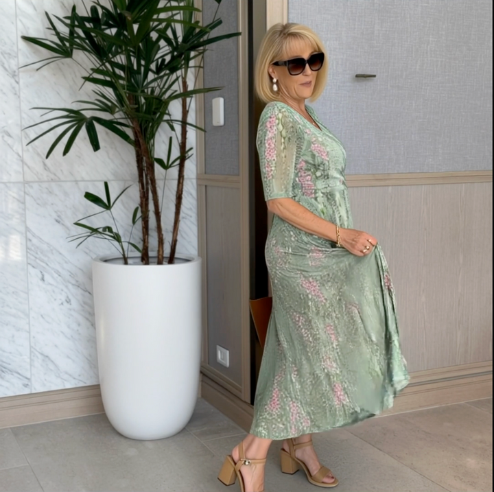 Celia | Elegante vestido midi con cuello en V